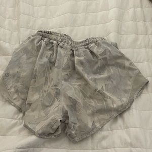 Size 2 tall hotty hot shorts lululemon